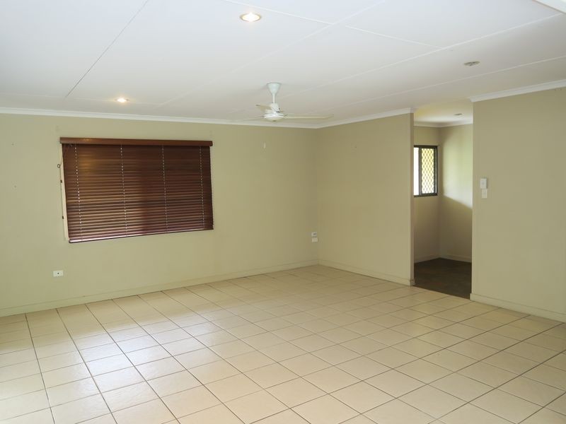 37 Hadrian Avenue, Mooroobool QLD 4870