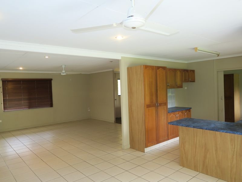 37 Hadrian Avenue, Mooroobool QLD 4870