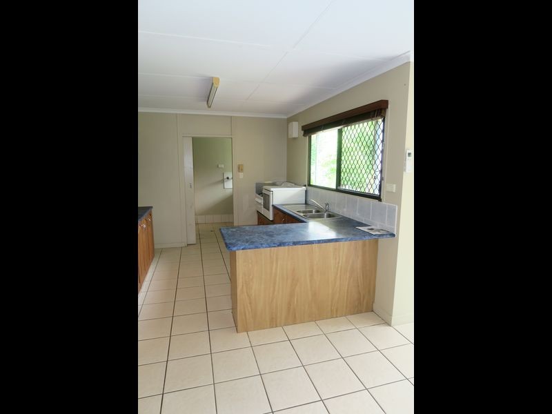 37 Hadrian Avenue, Mooroobool QLD 4870