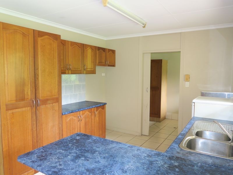 37 Hadrian Avenue, Mooroobool QLD 4870