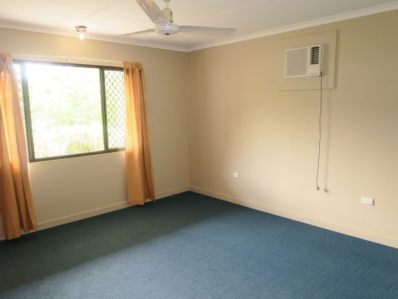 37 Hadrian Avenue, Mooroobool QLD 4870