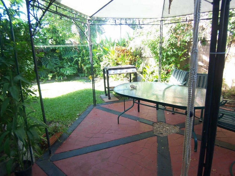 8/165 Mayers Street, Manoora QLD 4870