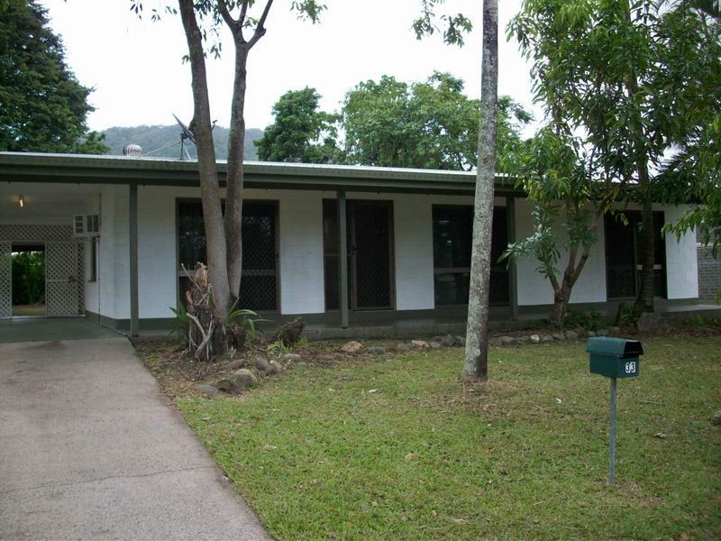 33 Mestrez  Street, Mooroobool QLD 4870