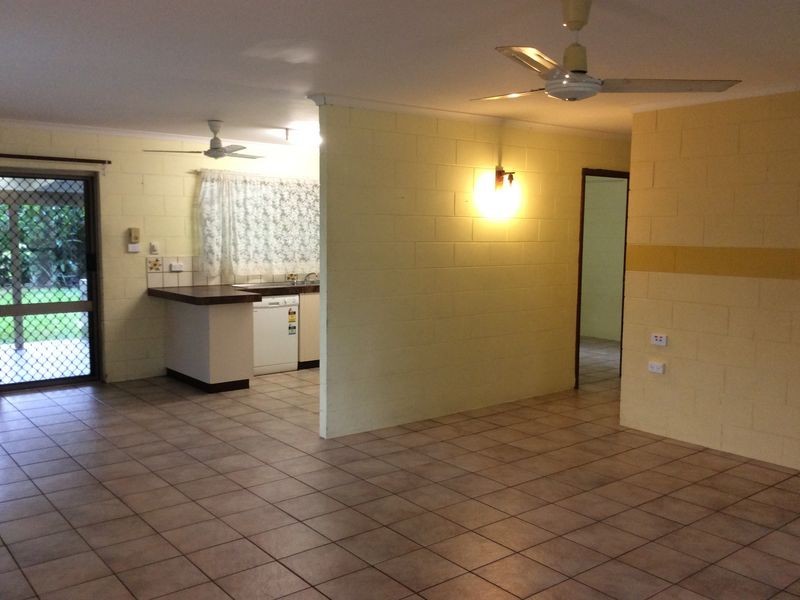 33 Mestrez  Street, Mooroobool QLD 4870