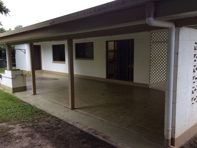 33 Mestrez  Street, Mooroobool QLD 4870