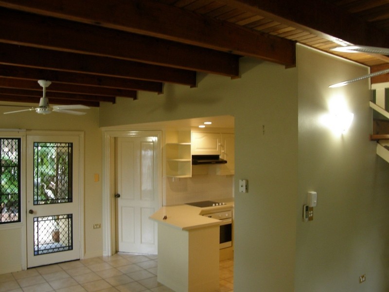 1/404 Mccoombe Street, Mooroobool QLD 4870