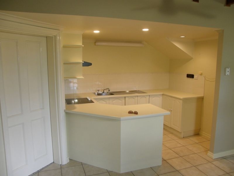 1/404 Mccoombe Street, Mooroobool QLD 4870