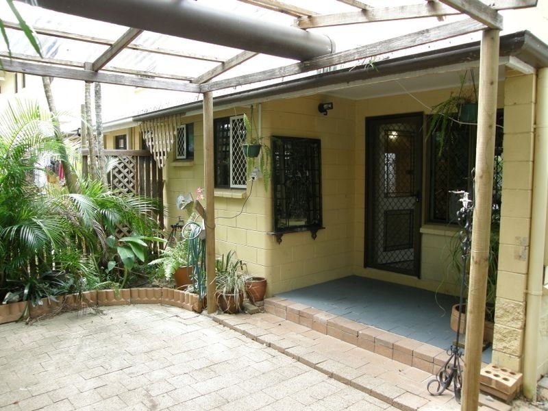 1/404 Mccoombe Street, Mooroobool QLD 4870