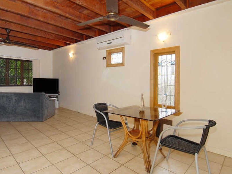 1/404 Mccoombe Street, Mooroobool QLD 4870