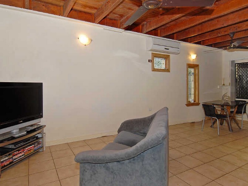 1/404 Mccoombe Street, Mooroobool QLD 4870