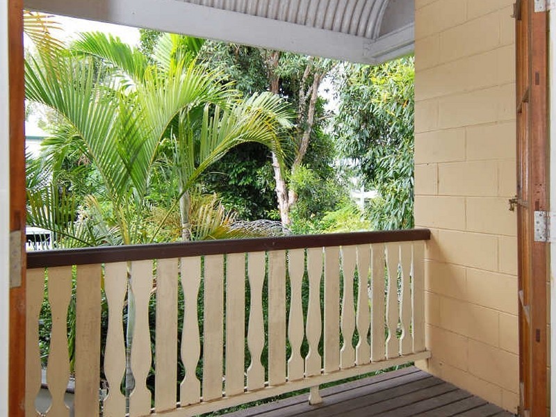 1/404 Mccoombe Street, Mooroobool QLD 4870