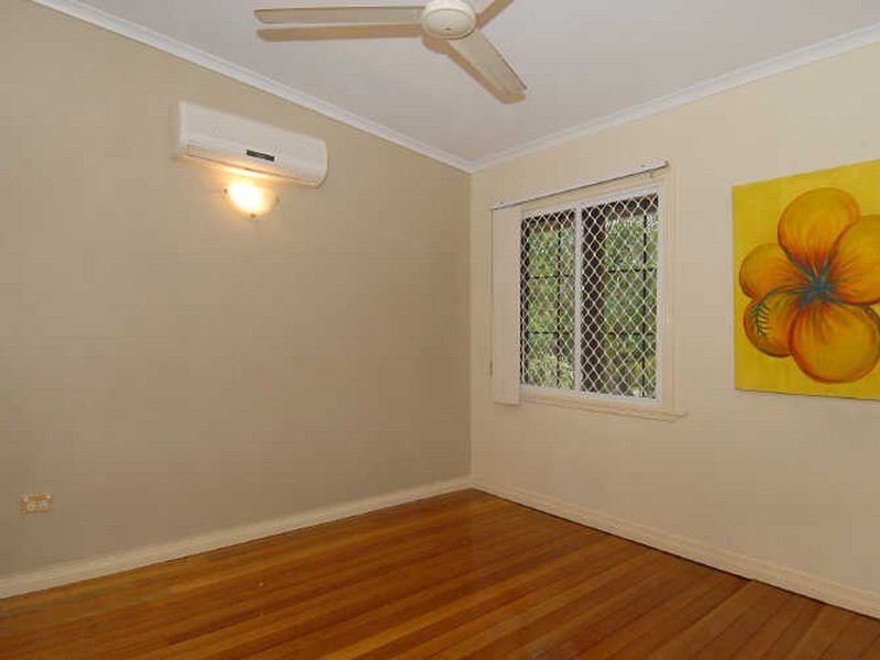 1/404 Mccoombe Street, Mooroobool QLD 4870