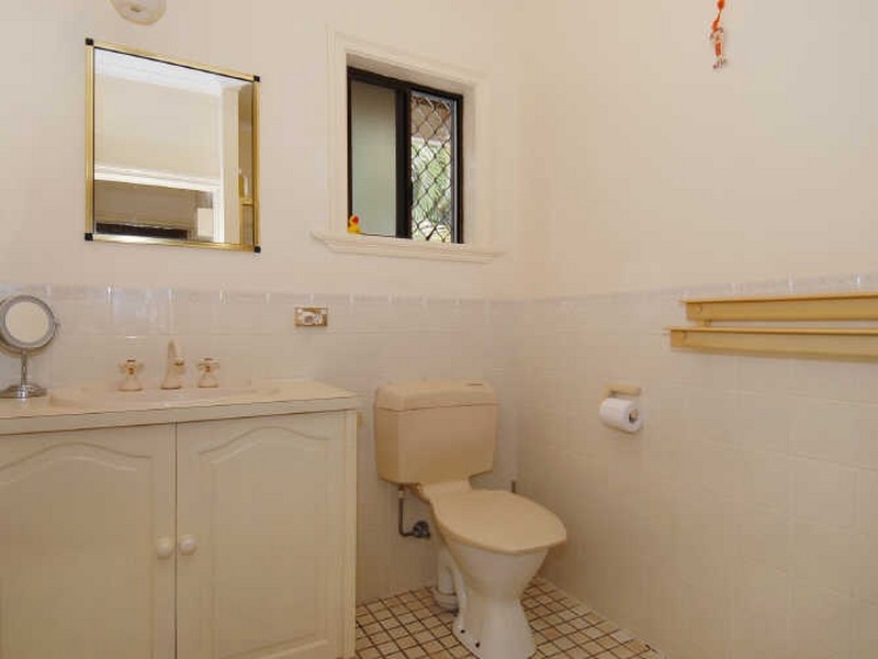 1/404 Mccoombe Street, Mooroobool QLD 4870