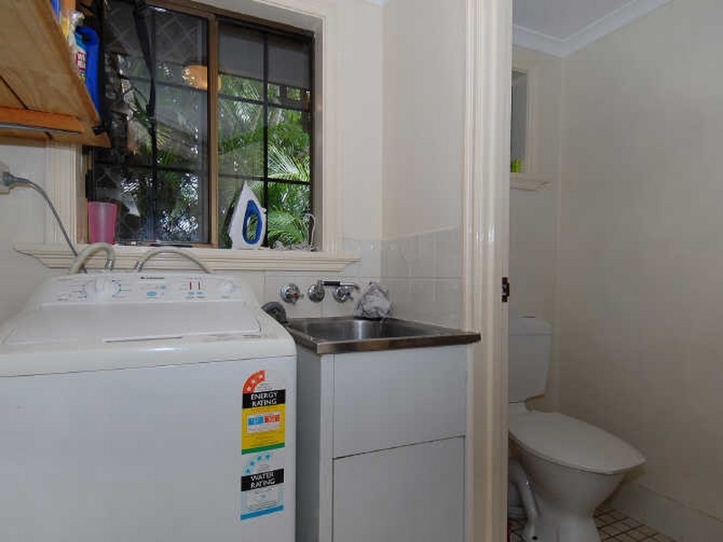 1/404 Mccoombe Street, Mooroobool QLD 4870