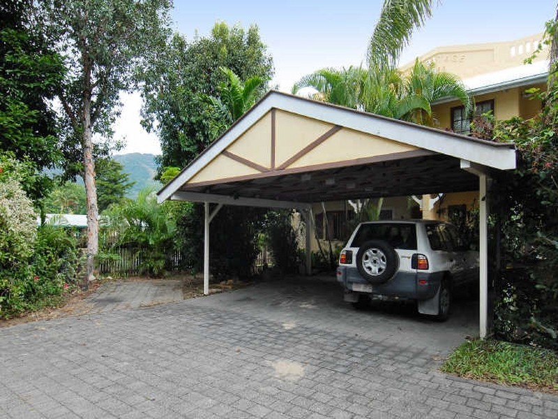 1/404 Mccoombe Street, Mooroobool QLD 4870