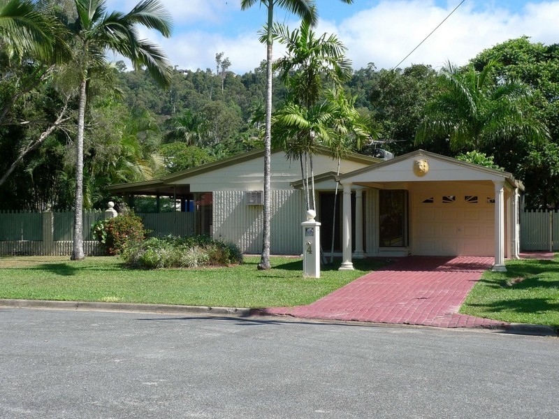 4 Briggs Close, Whitfield QLD 4870