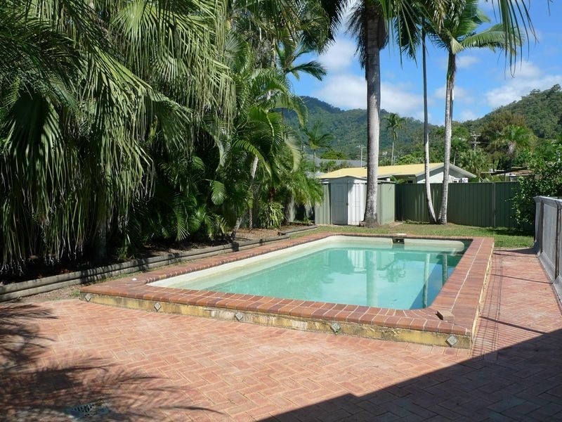 4 Briggs Close, Whitfield QLD 4870