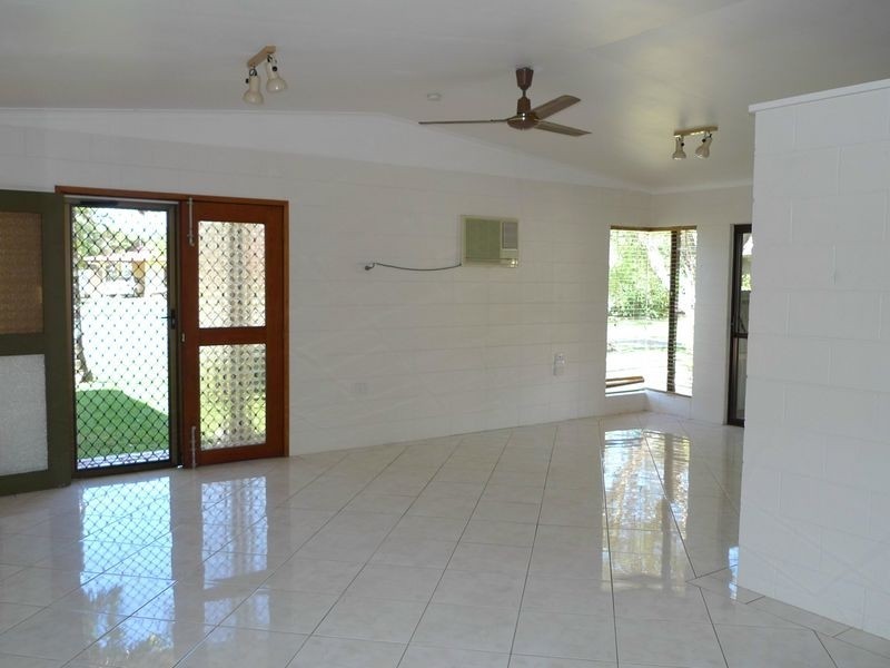 4 Briggs Close, Whitfield QLD 4870
