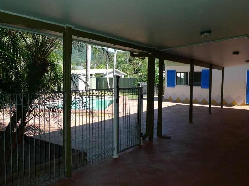 4 Briggs Close, Whitfield QLD 4870