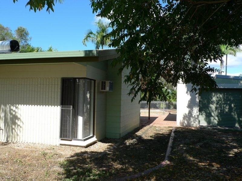 4 Briggs Close, Whitfield QLD 4870