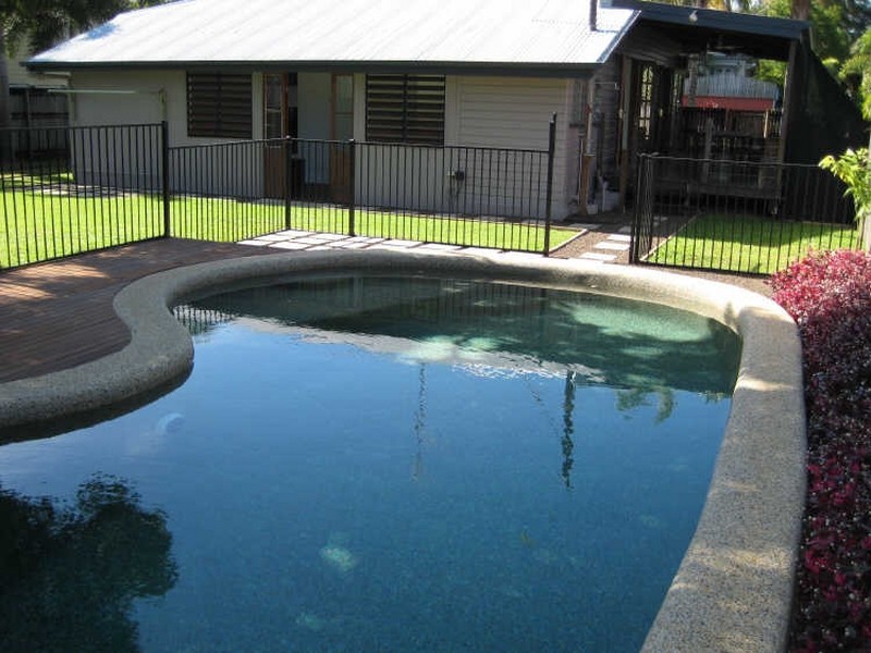 15 Collinson Street, Westcourt QLD 4870