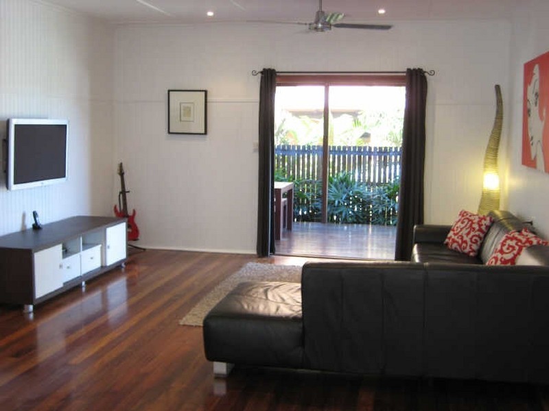 15 Collinson Street, Westcourt QLD 4870