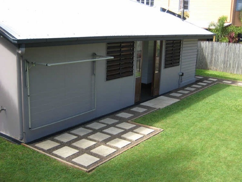 15 Collinson Street, Westcourt QLD 4870