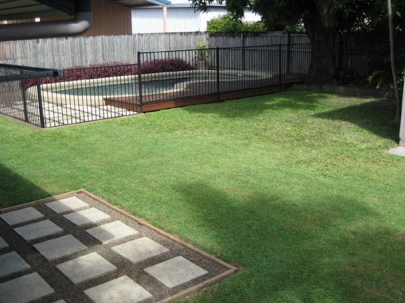 15 Collinson Street, Westcourt QLD 4870