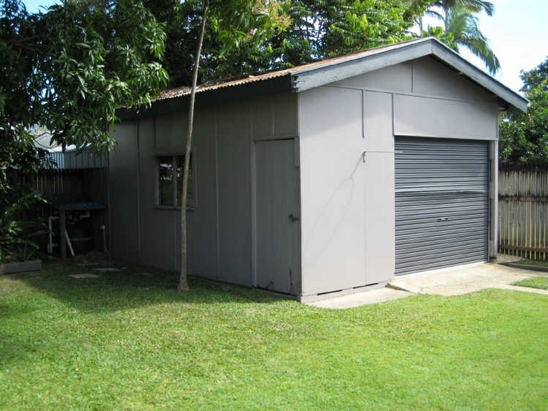 15 Collinson Street, Westcourt QLD 4870
