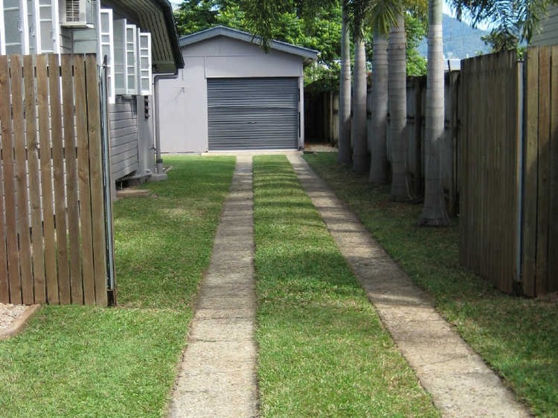 15 Collinson Street, Westcourt QLD 4870