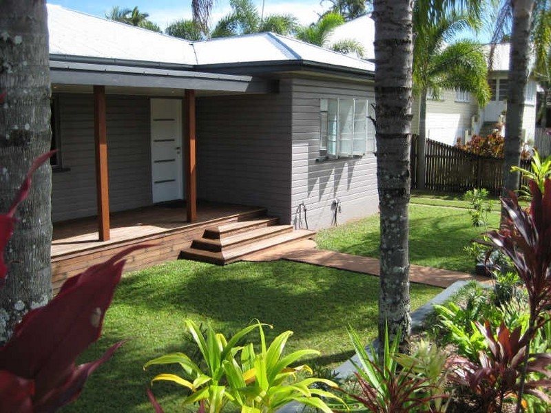 15 Collinson Street, Westcourt QLD 4870