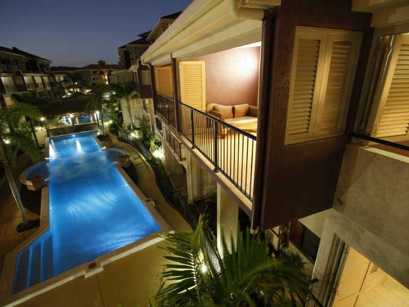 102/22 Ward Street, Mooroobool QLD 4870