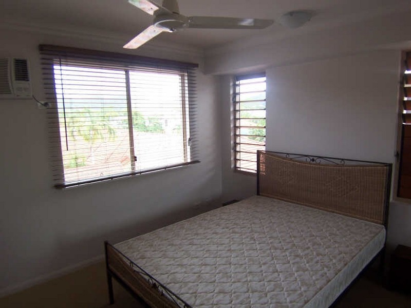 102/22 Ward Street, Mooroobool QLD 4870