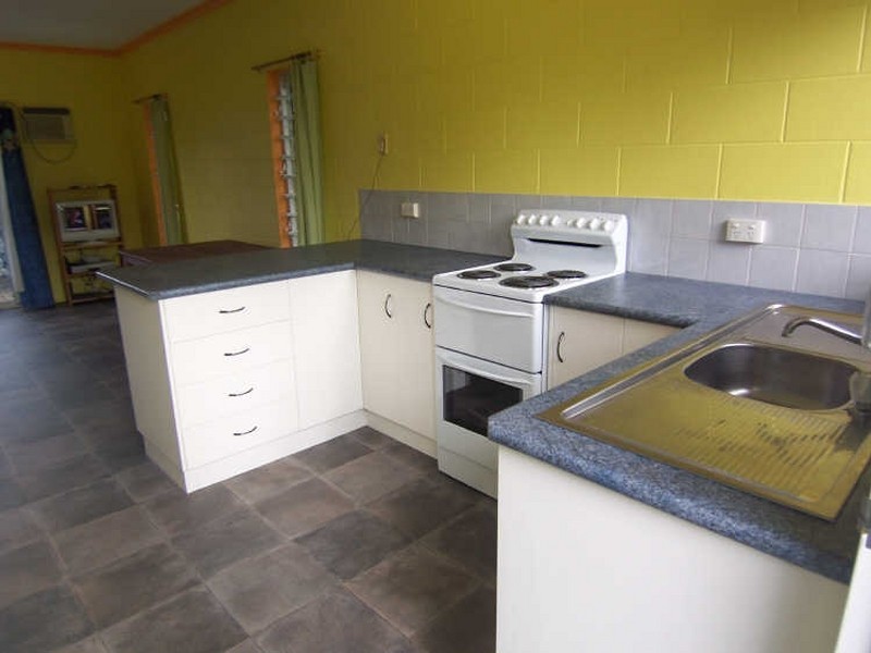 1/74 Swallow Street, Mooroobool QLD 4870