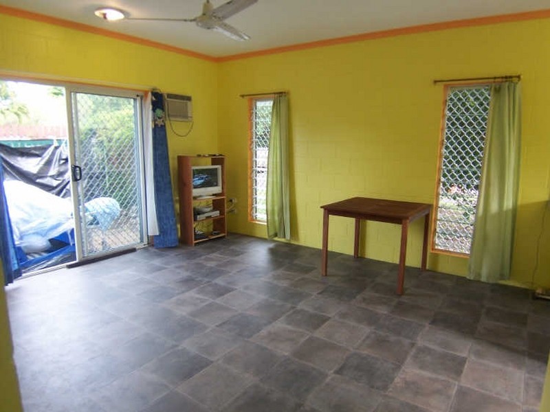 1/74 Swallow Street, Mooroobool QLD 4870