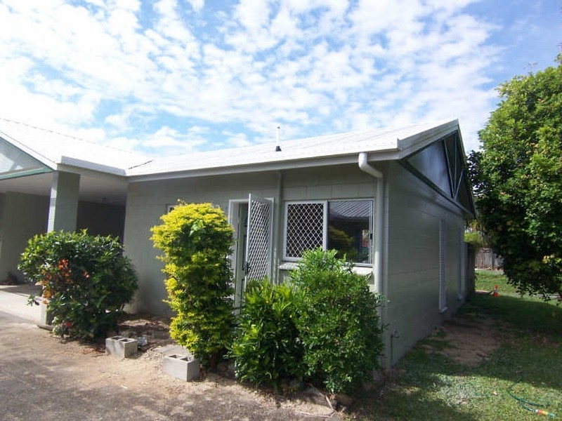 1/74 Swallow Street, Mooroobool QLD 4870