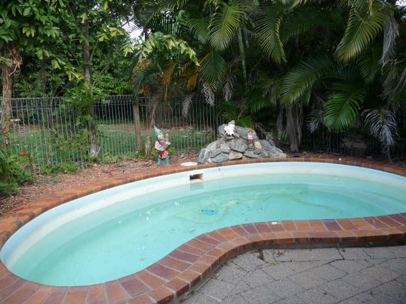 8 Meston Crescent, Brinsmead QLD 4870