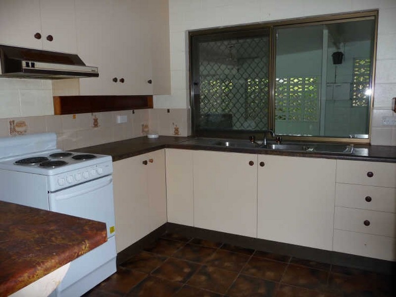 8 Meston Crescent, Brinsmead QLD 4870