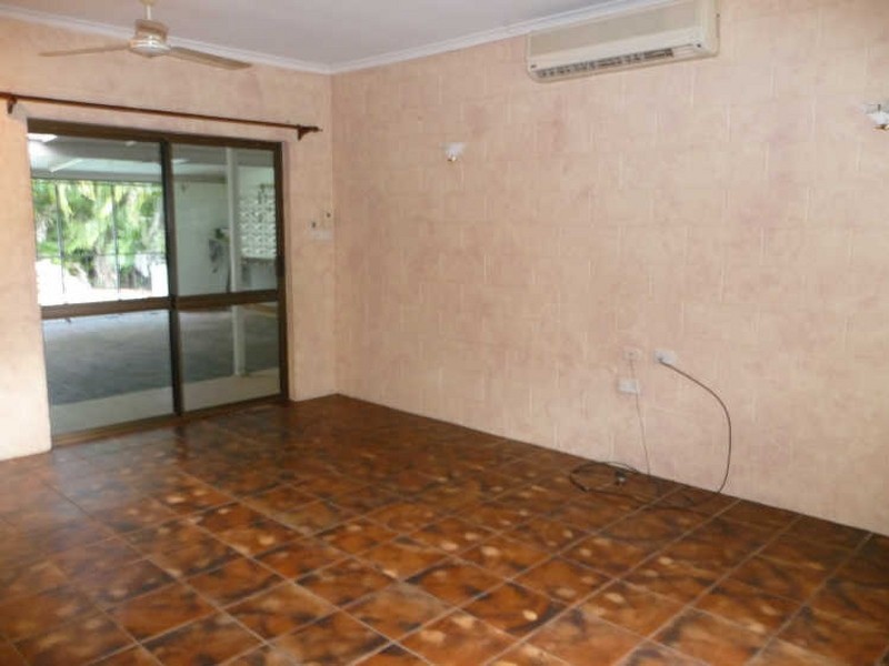 8 Meston Crescent, Brinsmead QLD 4870