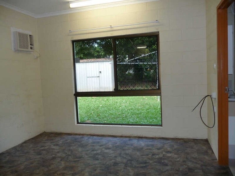 8 Meston Crescent, Brinsmead QLD 4870