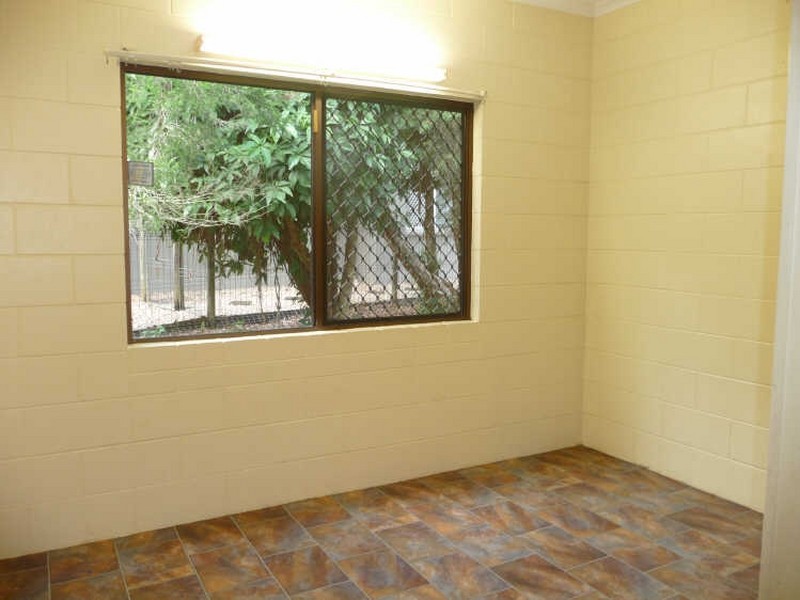 8 Meston Crescent, Brinsmead QLD 4870