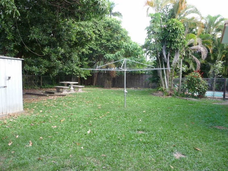 8 Meston Crescent, Brinsmead QLD 4870