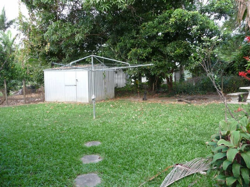 8 Meston Crescent, Brinsmead QLD 4870