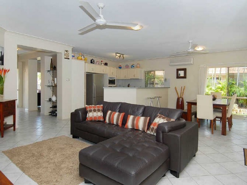 8 Kipling Street, Brinsmead QLD 4870