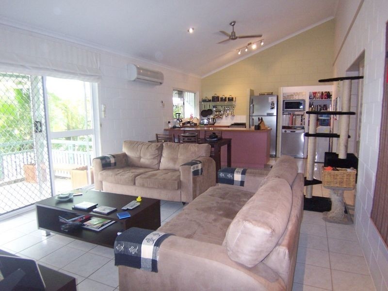 1/10 Ireland Crescent, Whitfield QLD 4870