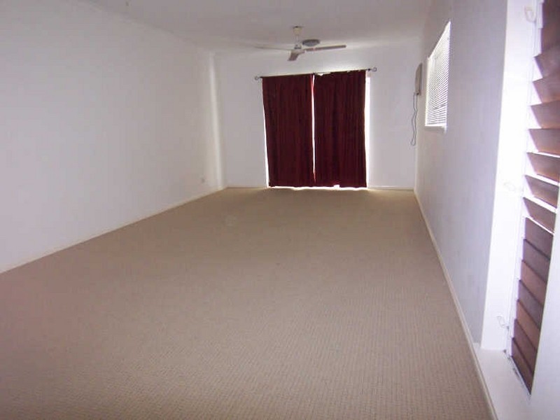 1/12 Le Grande Street, Freshwater QLD 4870