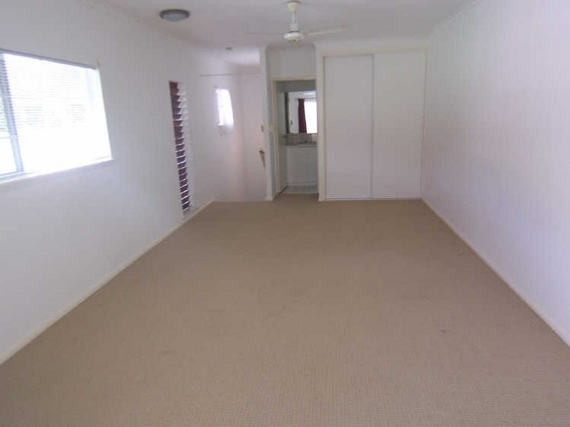 1/12 Le Grande Street, Freshwater QLD 4870