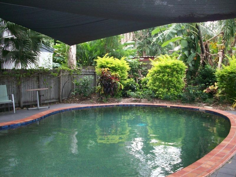 Holloways Beach QLD 4878