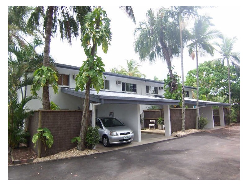 Holloways Beach QLD 4878