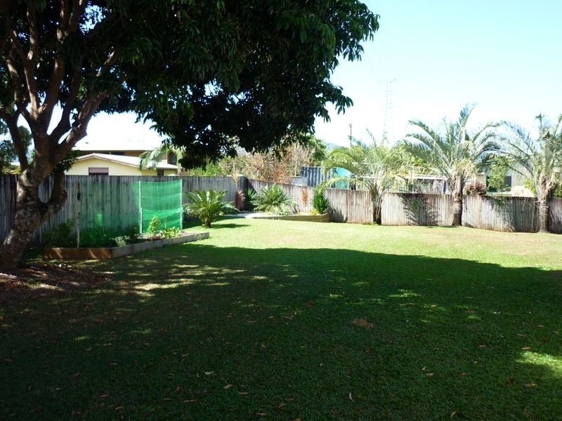 4 Pearl Close, Bayview Heights QLD 4868